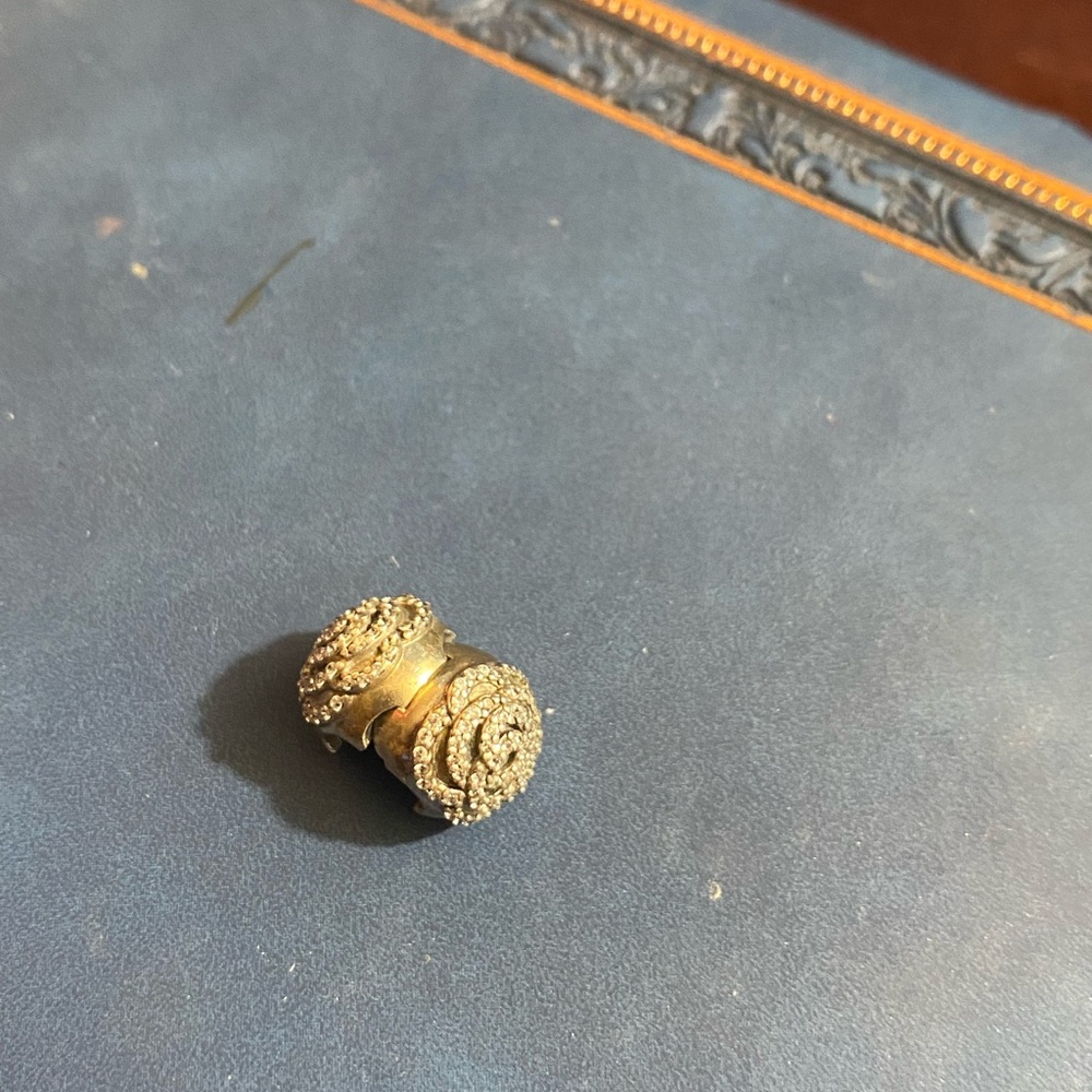 Pandora rose clip
